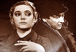 Сцена из спектакля. Надя (Наина Хонина) и Женя (Олег Лелянов). 1969 год.